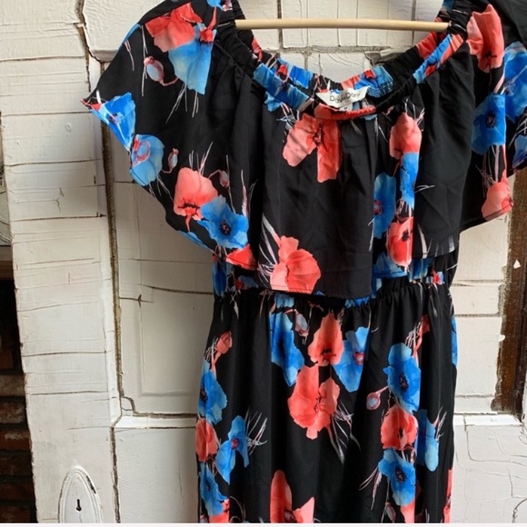 Davi&Dani black floral off the shoulder maxi dress - Picture 4 of 8